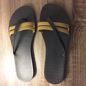 Like New Ipanema Black Sandals
